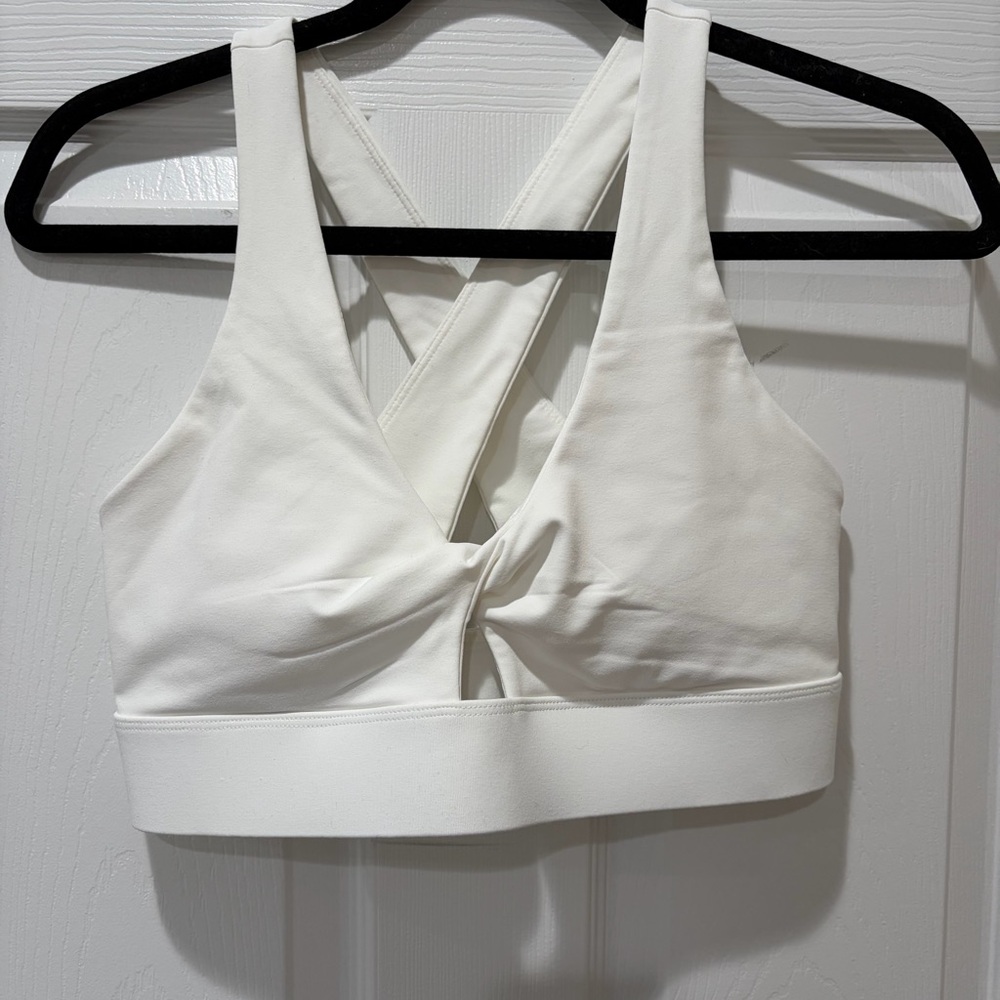 Fabletics Oasis Twist Sports Bra